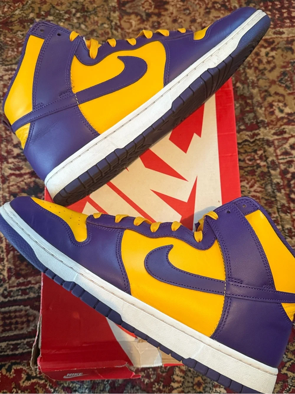 Nike Dunk High Lakers - Basketball Sneakers in Purple & Yellow